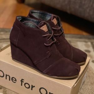 TOMS Desert Wedge Chocolate Suede - Size 9